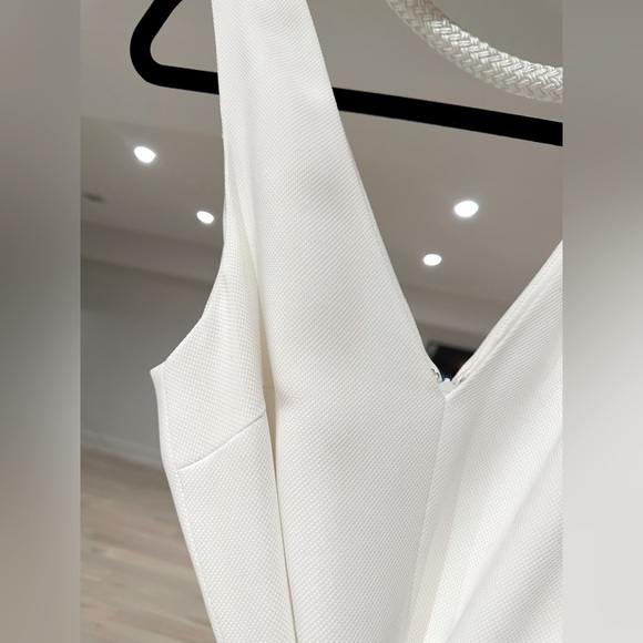 Club Monaco size US2 White flared pant jumpsuit with belt - Picture 2 of 9